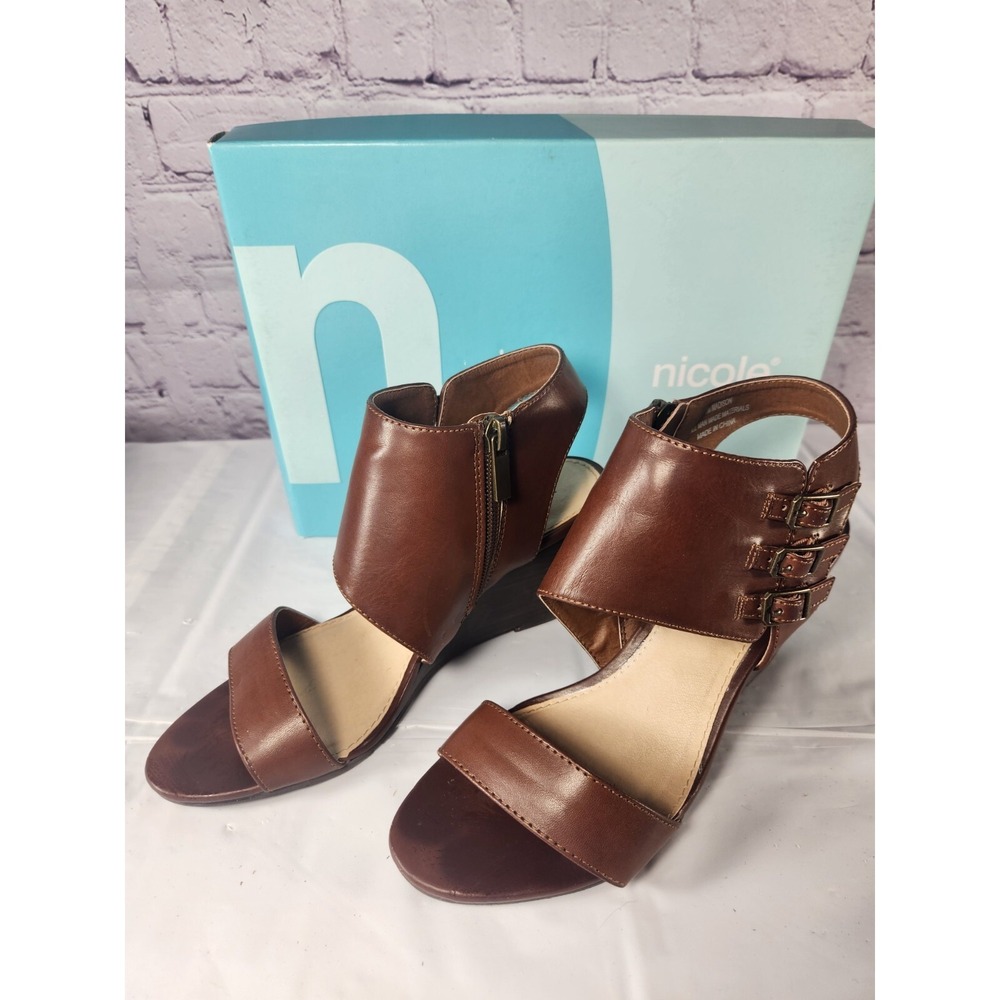 Nicole Womens Madison Brown Sandals Open Toe Wedge Buckles size 7 EXCELLENT Cond